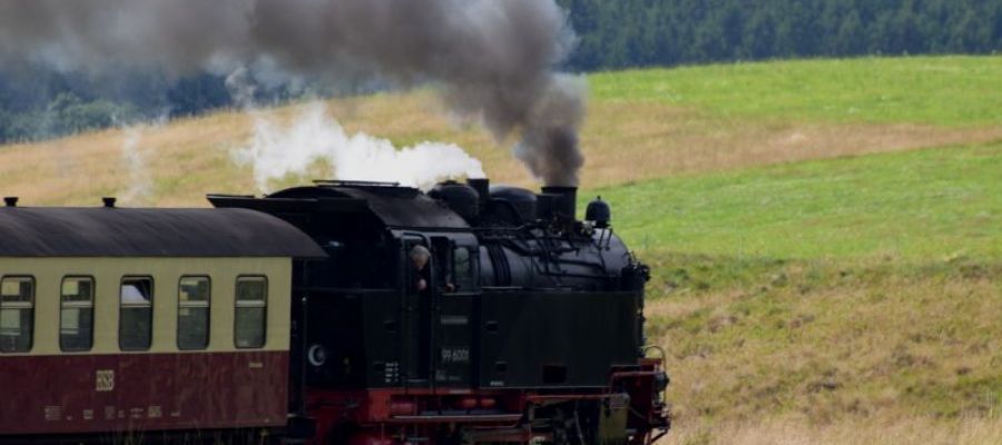 Dampflokomotive der HSB während der Fahrt